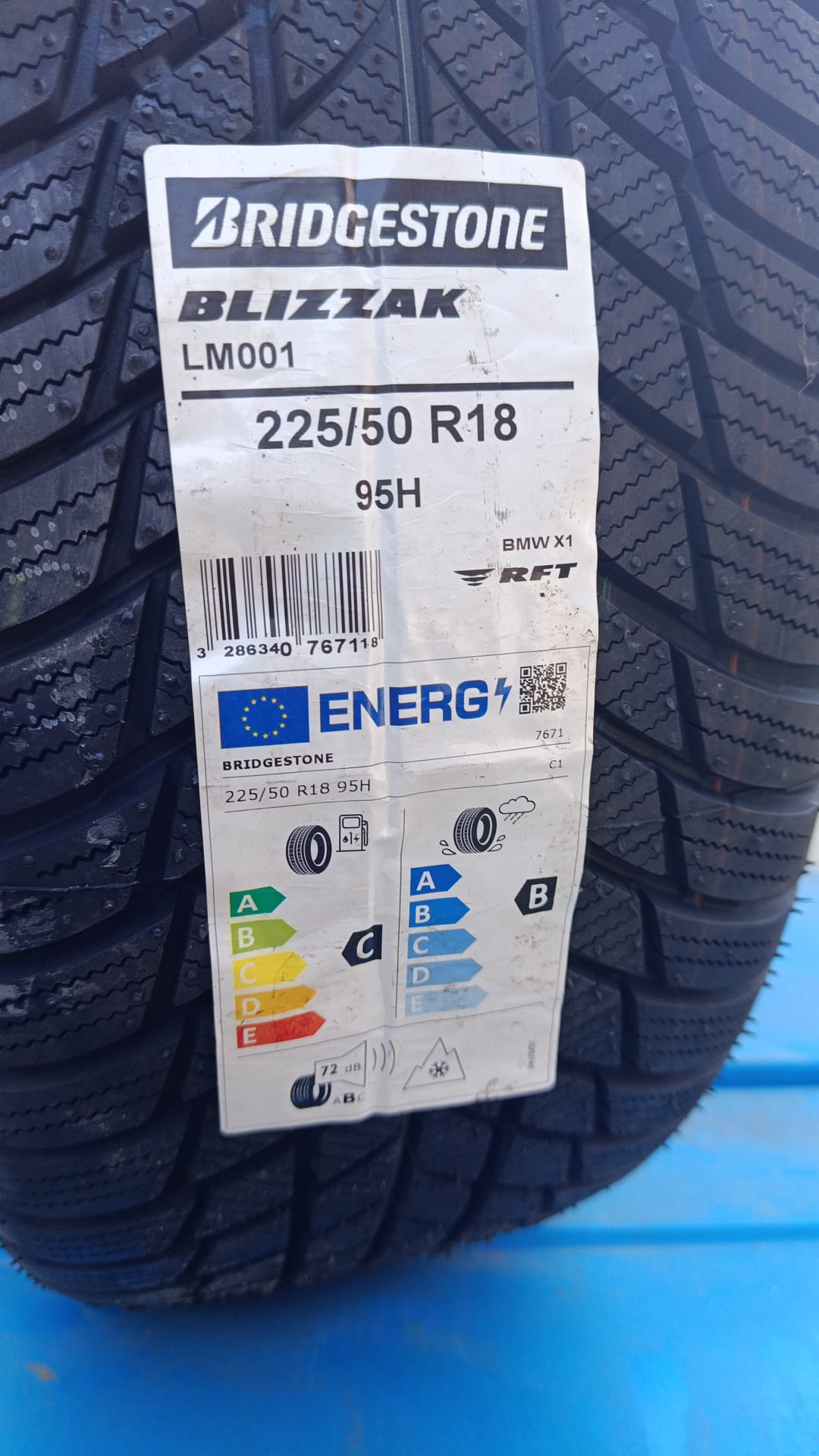 Bridgestone BLIZZAK LM001
